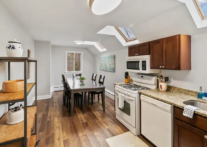 Great For Families Dt Near Naval Base Apartment