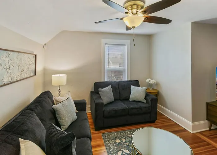 Great For Families Dt Near Naval Base Apartment