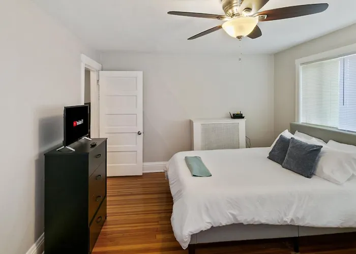 Great For Families Dt Near Naval Base Apartment *