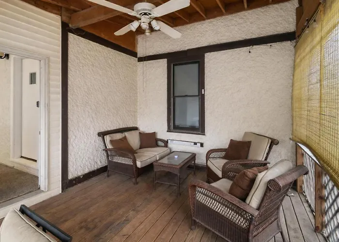 Great For Families Dt Near Naval Base Apartment *